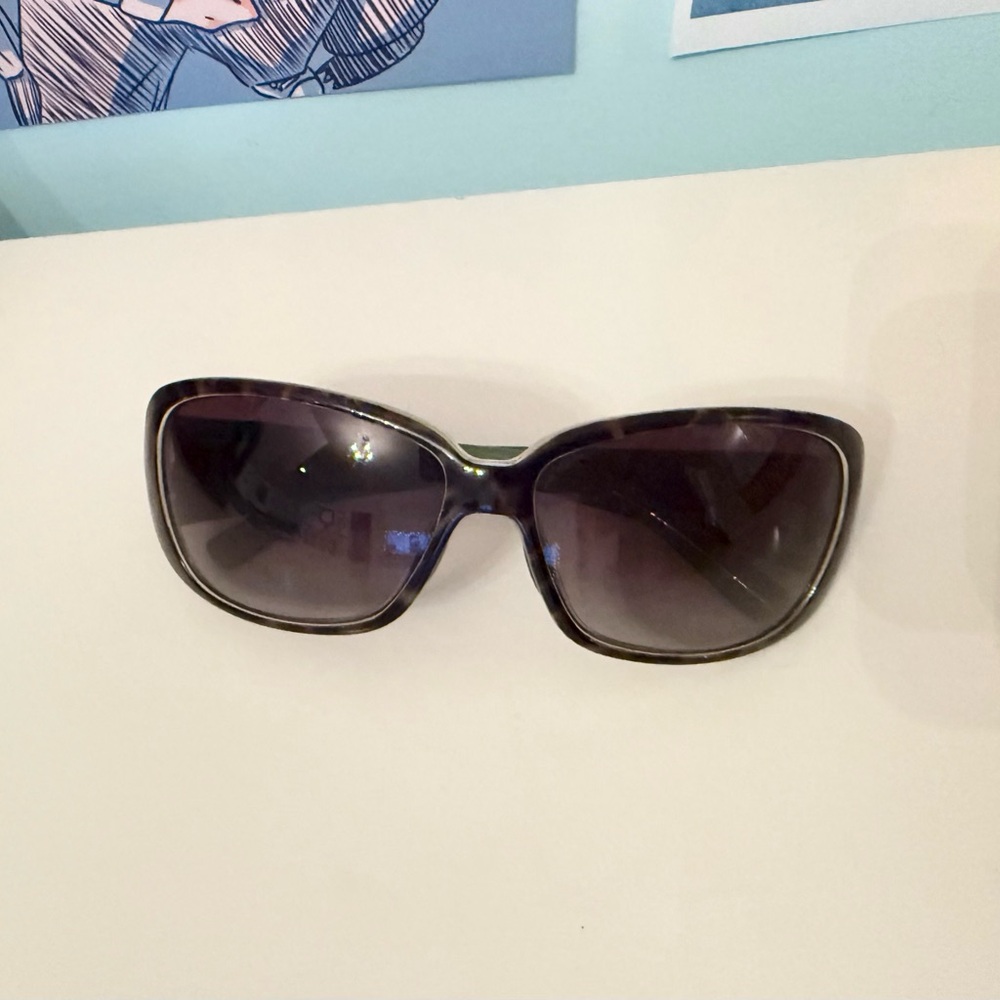 !! DO NOT BUY !!
 
Smith evolve sunglasses - green and tortoise shell pattern